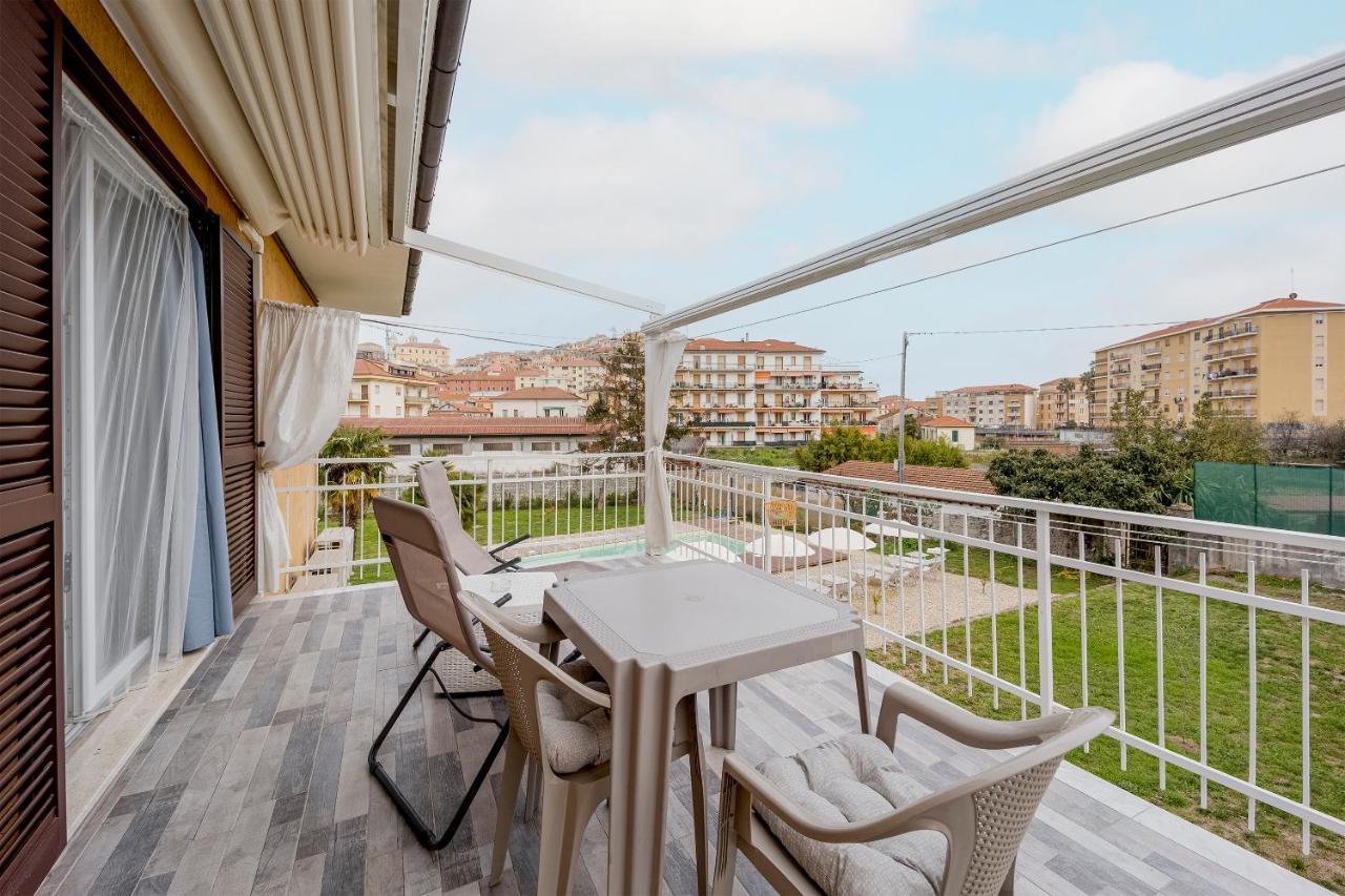 Il Gattino Di Porto - Apt 6 - Monolocale Terrazzo Piscina Imperia Extérieur photo